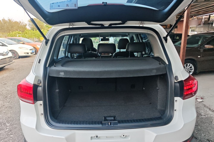 大众 途观 2016款 300TSI 自动两驱舒适版机舱底盘23