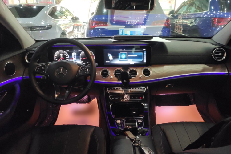 奔驰E级 2016款 E 300 L 时尚型中控内饰12