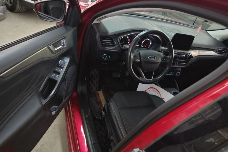 福特 福克斯 2020款 两厢 EcoBoost 180 自动锋潮型中控内饰7003