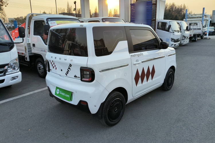 吉利银河 2024款 熊猫mini 200km 耐力熊车身外观7