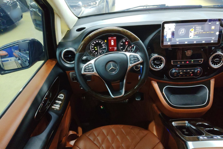 奔驰 威霆 2018款 2.0T 精英版 7座 国V局部细节13