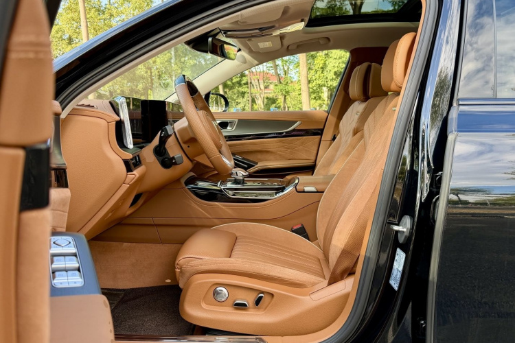 红旗H9 2024款 2.0T 旗畅 私享风尚版中控内饰19