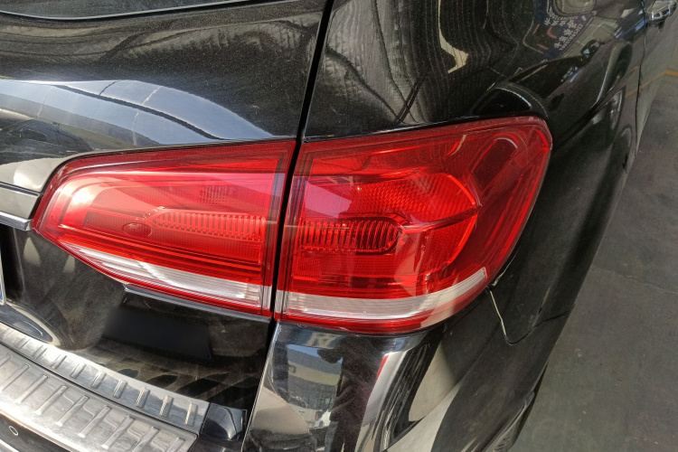 哈弗H6 2018款 蓝标 运动版 1.5T 自动两驱精英型车身外观9