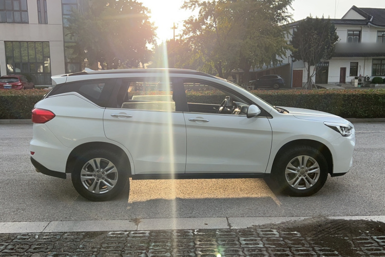 哈弗M6 2018款 改款 1.5T DCT两驱精英型车身外观6003