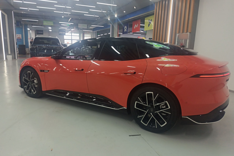 阿维塔06 2025款 Ultra纯电版车身外观4