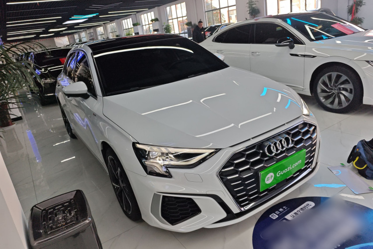 奥迪A3 2023款 改款 Sportback 35 TFSI 时尚运动型车身外观3