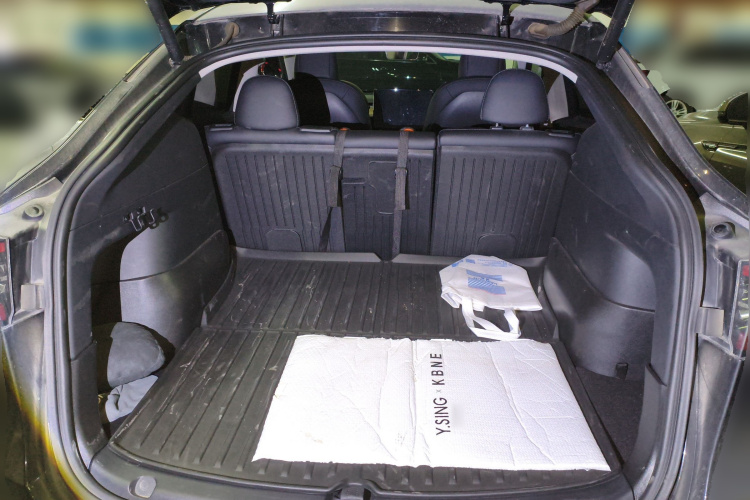 特斯拉 Model Y 2021款 标准续航后驱版中控内饰23