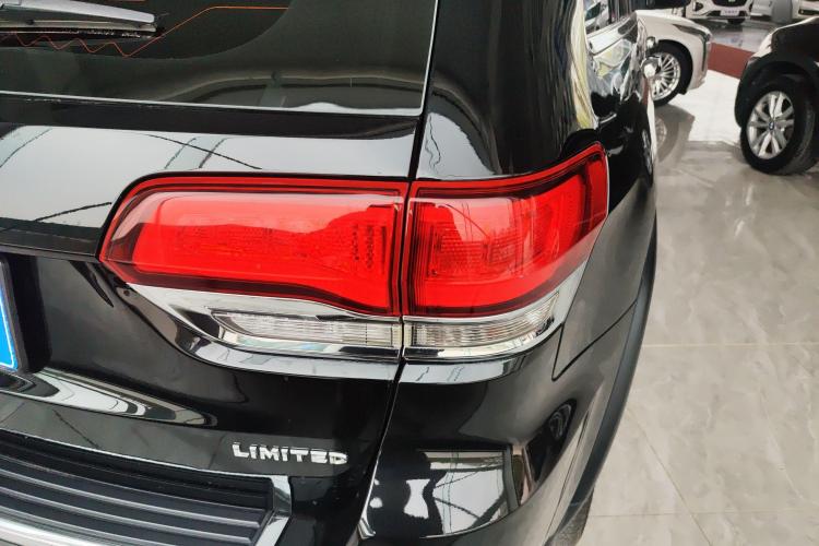 Jeep 大切诺基(进口) 2020款 3.0L 精英导航版车身外观9