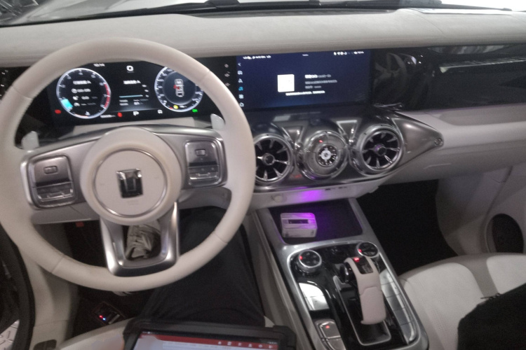 超境汽车 共创坦克300 2021款 2.0T 赛博坦克中控内饰7002