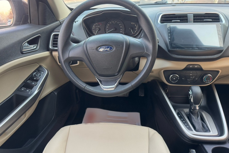 福特 福睿斯 2015款 1.5L 自动舒适型局部细节13