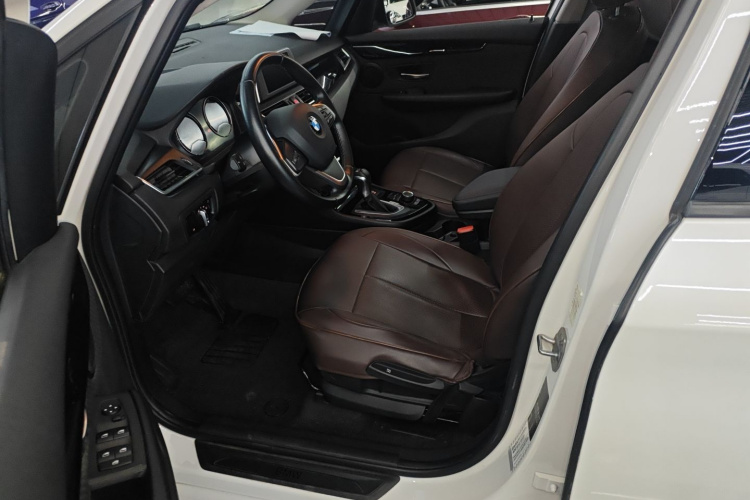 宝马2系旅行车 2019款 218i 时尚型局部细节19