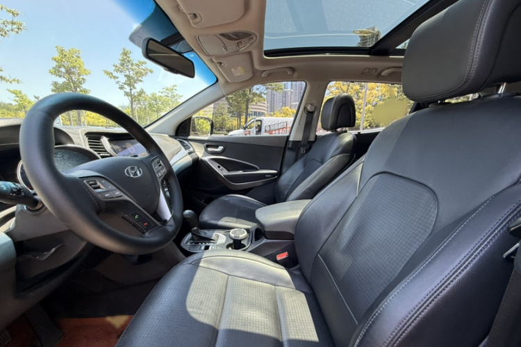 现代 胜达 2013款 2.4L 自动两驱智能型中控内饰7002