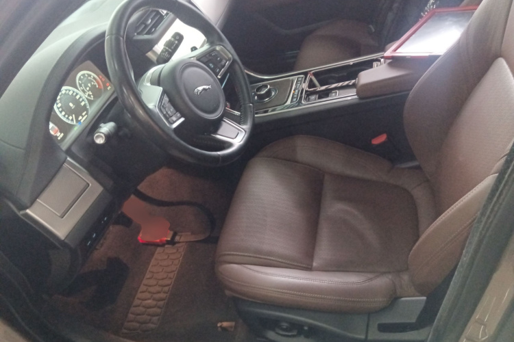 捷豹XFL 2019款 XFL 2.0T 250PS 四驱尊享版局部细节19