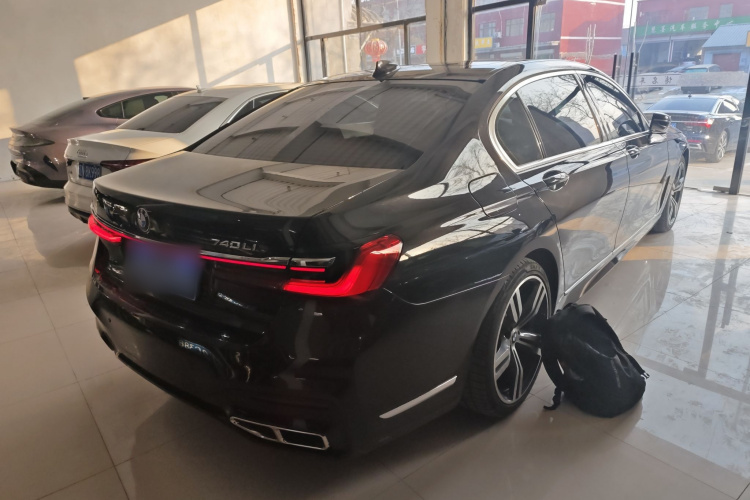 宝马7系 2018款 740Li 领先型 M运动套装车身外观7