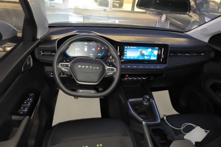 宝骏RM-5 2019款 1.5T 手动24小时在线精英型 5座中控内饰12