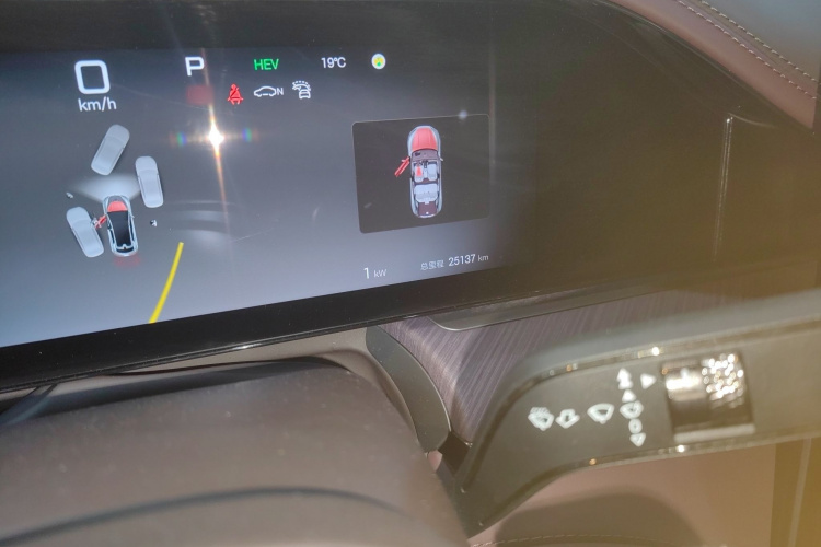 腾势Z9GT 2024款 1100四驱Max版中控内饰7001