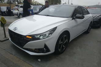 现代 伊兰特 2022款 240TGDi DCT LUX尊贵版