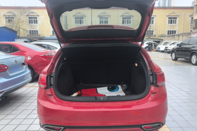 菲亚特 致悦 2014款 1.4T 自动运动版机舱底盘23