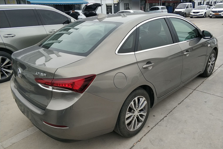 别克 英朗 2018款 18T 自动精英型车身外观7