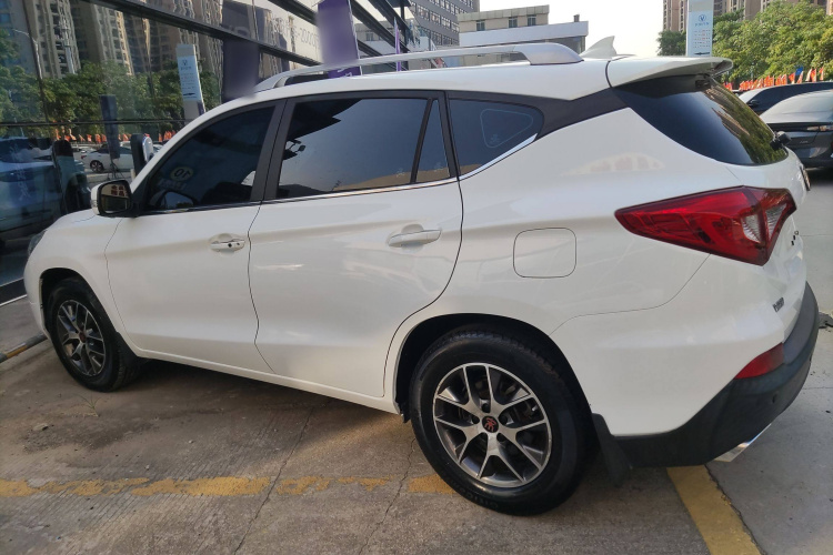 比亚迪 宋 2016款 盖世版 1.5TI 手动豪雅型车身外观6003