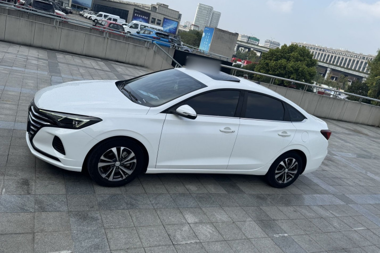 长安 逸动 2020款 PLUS 百万版 1.6L GDI CVT豪华型车身外观6009