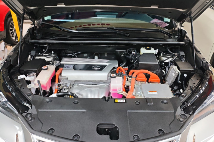 雷克萨斯NX 2020款 300h 前驱 锋尚版 国VI机舱底盘24