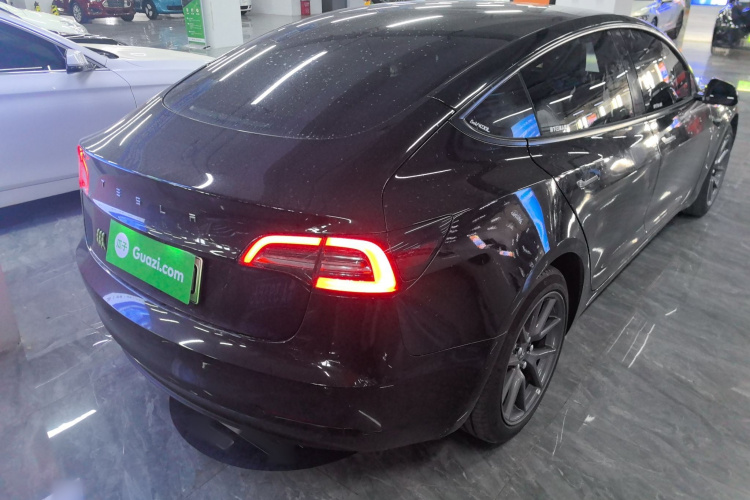 特斯拉 Model 3 2022款 后轮驱动版车身外观7