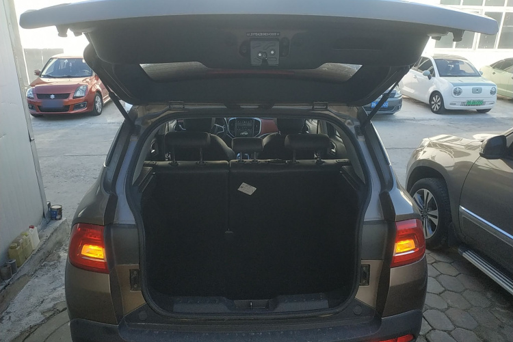 中华V3 2017款 1.5L 手动智能型机舱底盘23