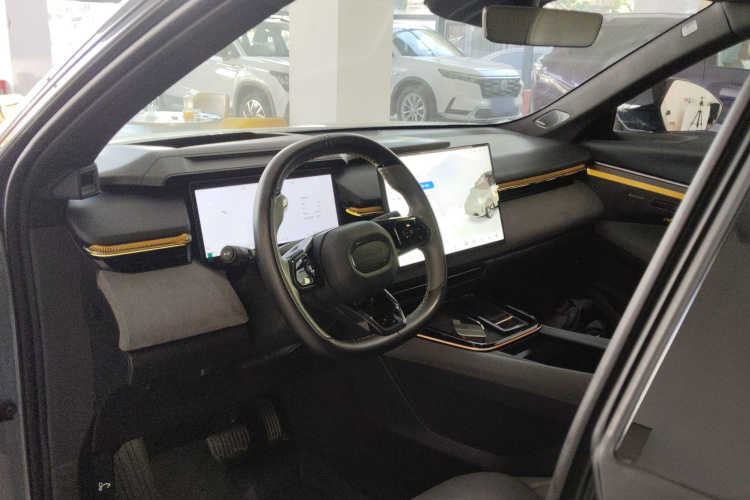 领克08 EM-P 2025款 220km 四驱性能Halo中控内饰12