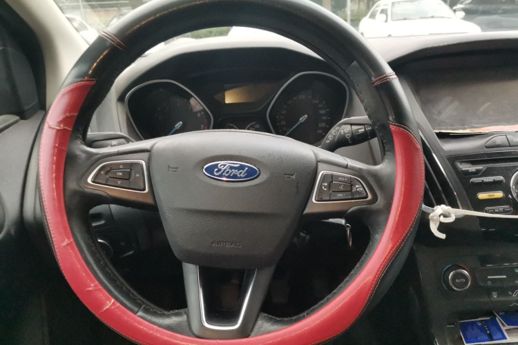 福特 福克斯 2015款 两厢 1.6L 手动风尚型中控内饰13