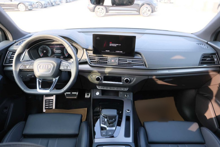 奥迪Q5L 2025款 45周年典藏版 40 TFSI 豪华动感型中控内饰7001