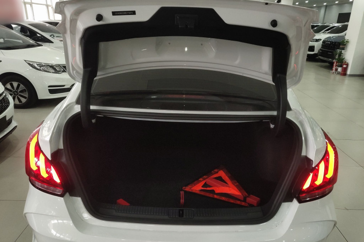 名爵 MG5 2023款 180DVVT 手动风尚版局部细节23