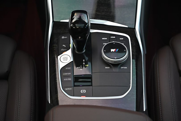 宝马3系 2022款 325Li M运动套装中控内饰7005