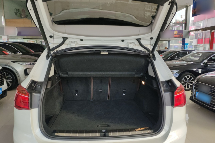 宝马X1 2019款 xDrive20Li 尊享型机舱底盘23