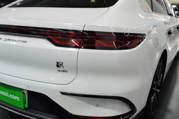 比亚迪 汉 2022款 EV 创世版 610KM四驱尊享型车身外观9