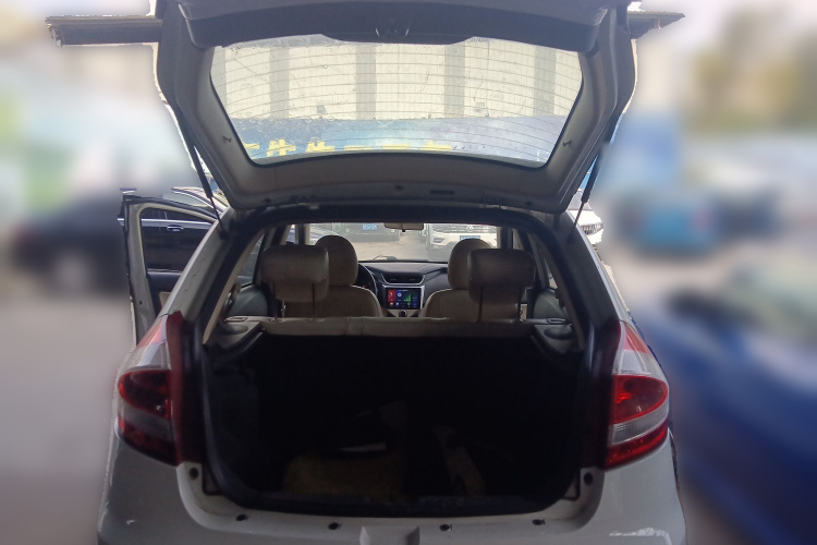 奇瑞 风云2 2013款 两厢 1.5L AMT锐意版中控内饰23