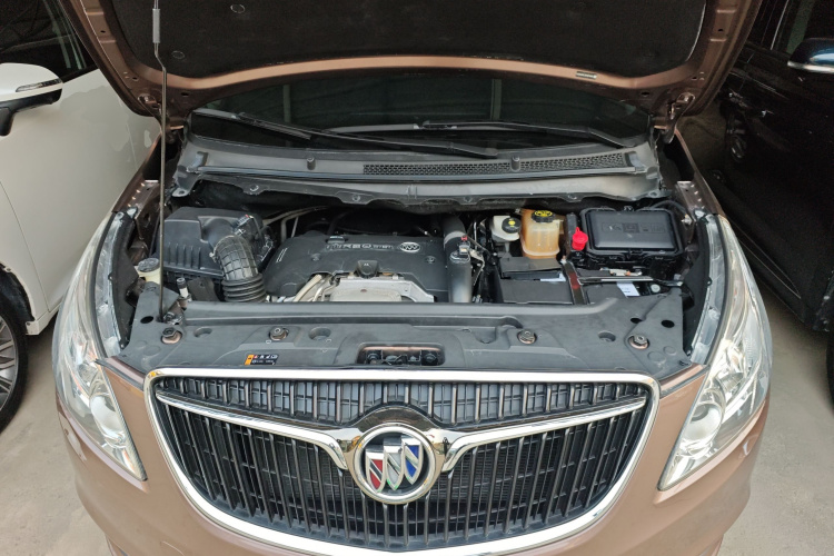 别克GL8 2018款 28T 尊贵型 国VI机舱底盘24