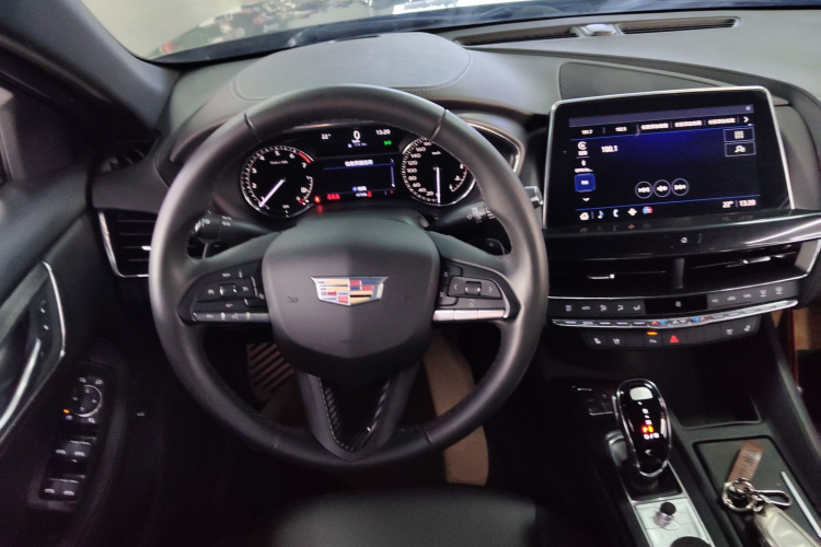 凯迪拉克CT5 2022款 28T 豪华型（标准版）中控内饰13