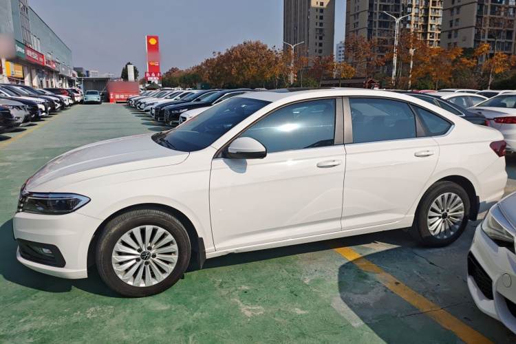 大众 朗逸 2021款 1.5L 自动舒适版车身外观4