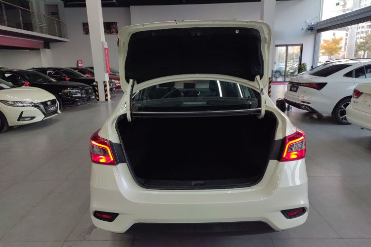 日产 轩逸 2022款 经典 1.6XE CVT舒适版机舱底盘23