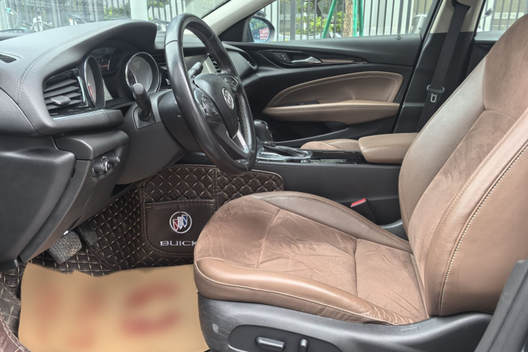 别克 君威 2019款 20T 精英型 国VI中控内饰7012