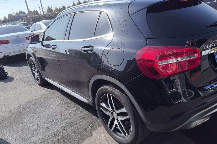 奔驰GLA 2016款 GLA 220 4MATIC 时尚型车身外观4