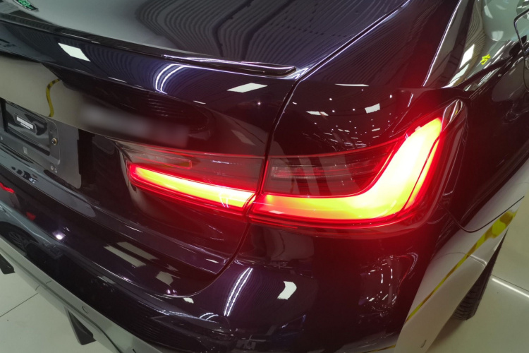 宝马3系 2023款 325Li M运动曜夜套装车身外观9