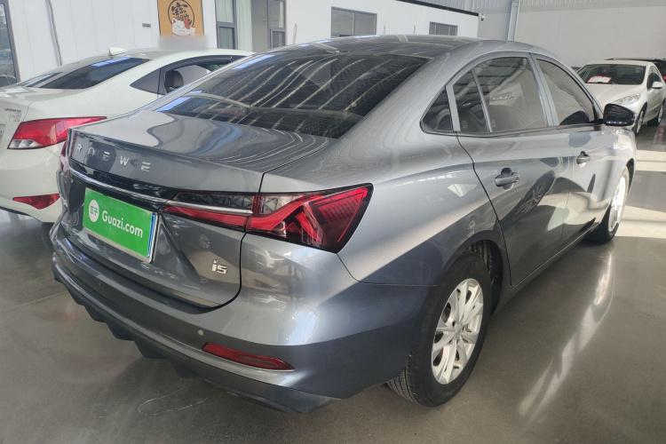 荣威i5 2023款 1.5L 手动舒享版车身外观7