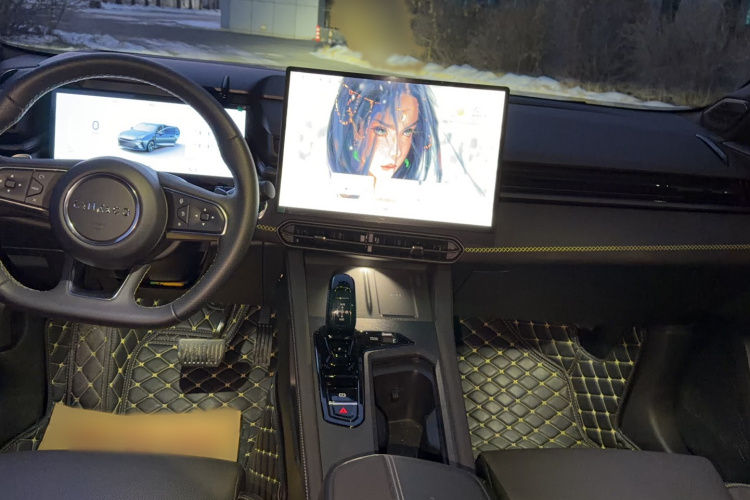 领克03 2025款 1.5TD DCT冠军版Pro中控内饰7003