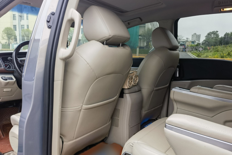 别克GL8 2018款 28T 豪华型 国VI中控内饰7003