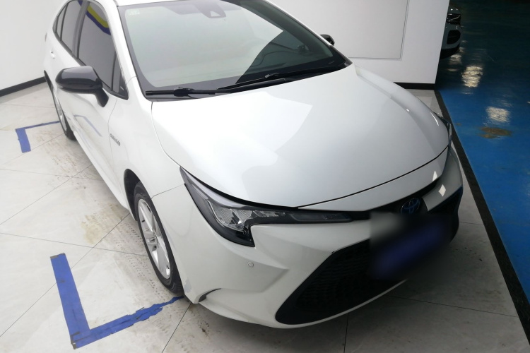 丰田 雷凌 2022款 双擎 1.8H E-CVT领先版车身外观3