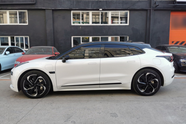 极氪001 2022款 超长续航双电机 YOU版车身外观6003