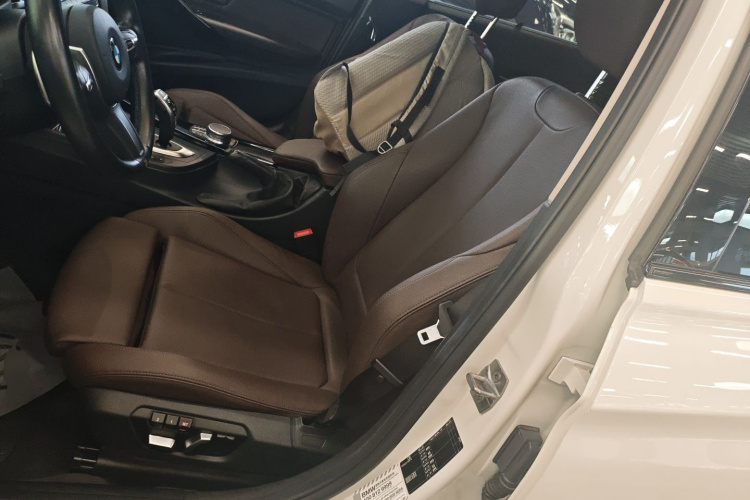 宝马3系 2019款 320Li M运动套装中控内饰19