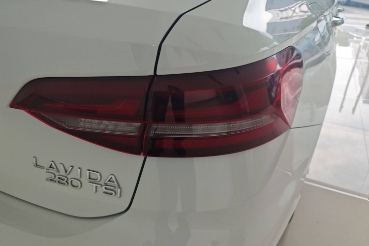 大众 朗逸 2024款 1.5L 自动满逸版车身外观9